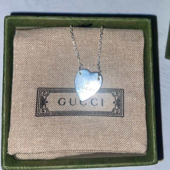 Gucci necklace brand new worn once, authentic - Picture 1 of 4